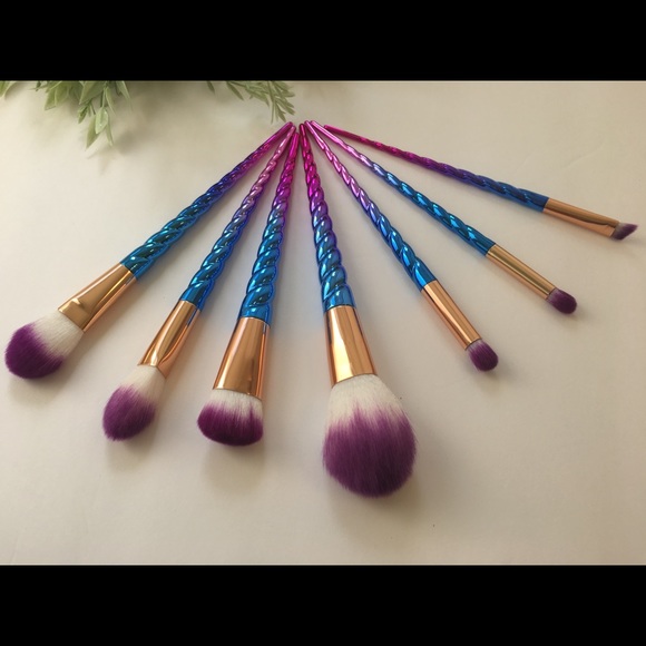 PURPLE BLUE AND WHITE OMBRÉ UNICORN CONTOUR BRUSH - Picture 2 of 3